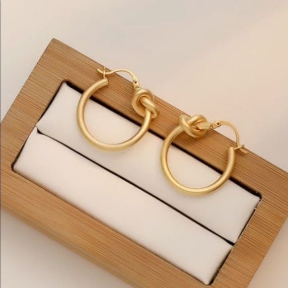 Jewelry - Ava Hoops